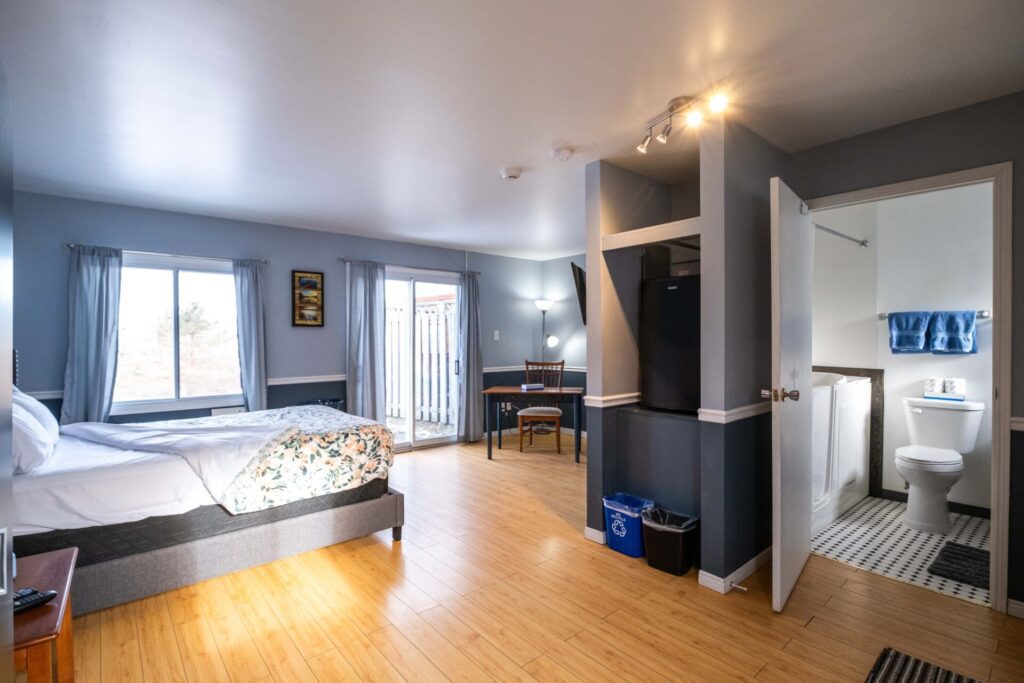 Large Comfortable Private Rooms